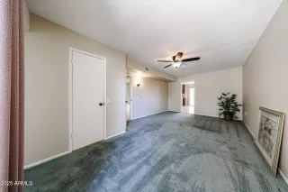 Photo #4: 6840968 Listing