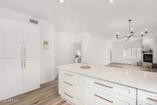 Photo #2: 6841157 Listing 