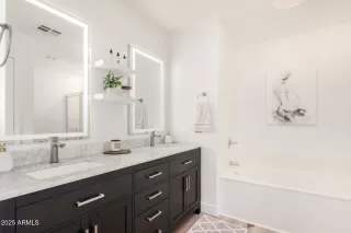 Photo #6: 6841157 Listing 