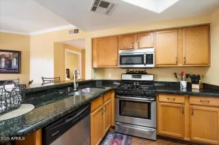 Photo #5: 6841379 Listing 