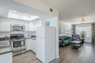 Photo #5: 6841450 Listing 