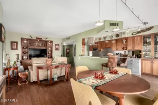 Photo #6: 6841513 Listing