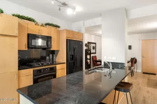 Photo #5: 6841681 Listing