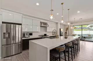 Photo #2: 6841839 Listing