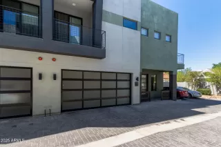 Photo #6: 6841839 Listing