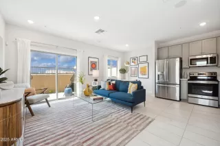 Photo #6: 6841968 Listing