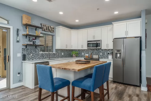 MLS: 6842005 Condo For Sale