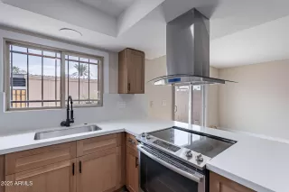 Photo #5: 6842029 Listing