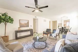 Photo #4: 6842242 Listing