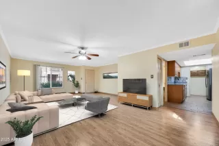 Photo #5: 6842249 Listing