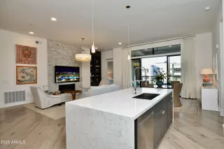 Photo #3: 6842301 Listing