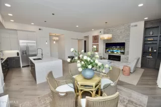 Photo #5: 6842301 Listing