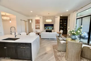 Photo #6: 6842301 Listing