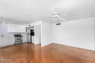 Photo #4: 6842478 Listing