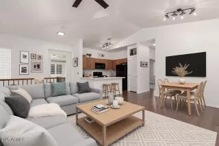 Photo #5: 6842546 Listing