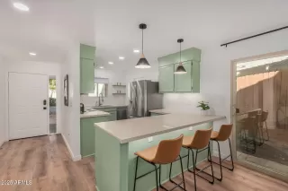 Photo #4: 6842626 Listing