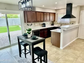 Photo #4: 6842795 Listing