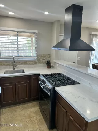 Photo #5: 6842795 Listing