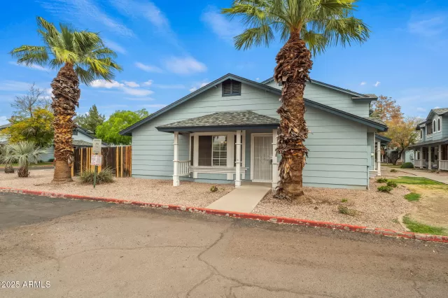 MLS: 6842927 Condo For Sale