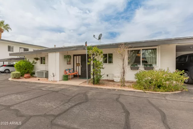 MLS: 6842973 Condo For Sale