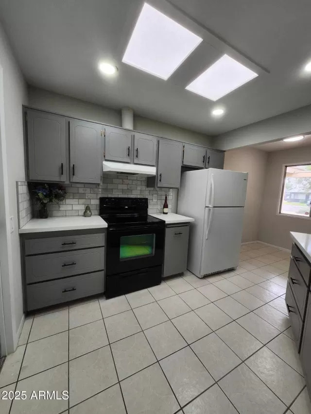 MLS: 6842991 Condo For Sale