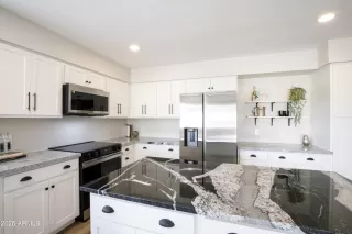 Photo #1: 6843041 Listing 