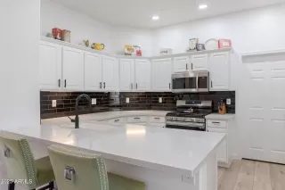 Photo #3: 6843058 Listing