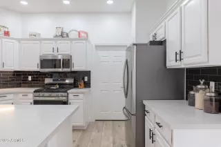 Photo #4: 6843058 Listing