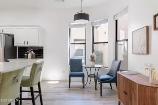 Photo #5: 6843058 Listing