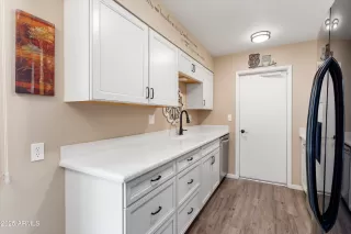 Photo #4: 6843136 Listing