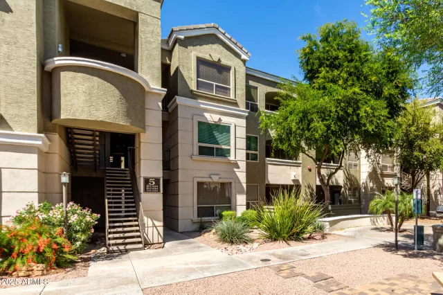 MLS: 6843163 Condo For Sale