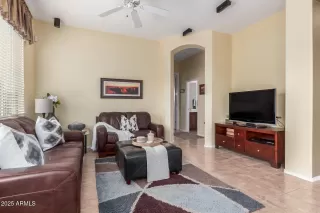 Photo #4: 6843177 Listing