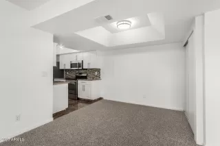 Photo #6: 6843209 Listing