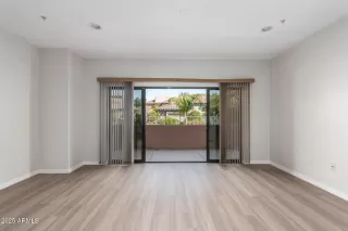 Photo #4: 6843320 Listing