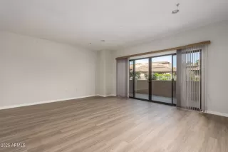 Photo #5: 6843320 Listing