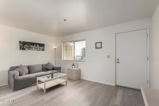 Photo #5: 6843328 Listing