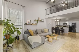 Photo #4: 6843610 Listing