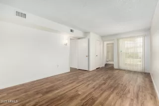 Photo #4: 6843654 Listing