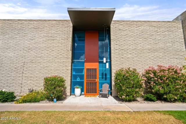 MLS: 6843725 Condo For Sale