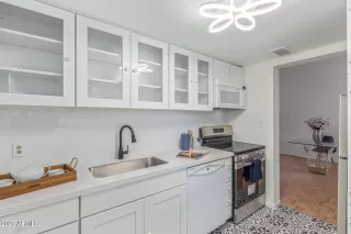 Photo #3: 6843790 Listing