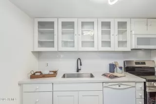 Photo #5: 6843790 Listing