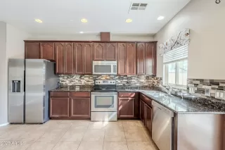 Photo #2: 6843837 Listing