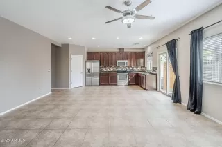 Photo #5: 6843837 Listing