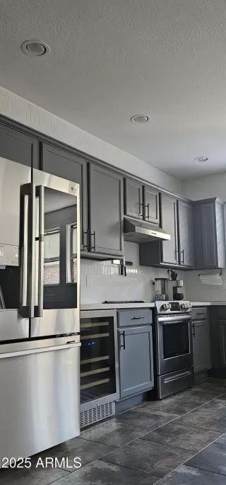 Photo #3: 6843987 Listing