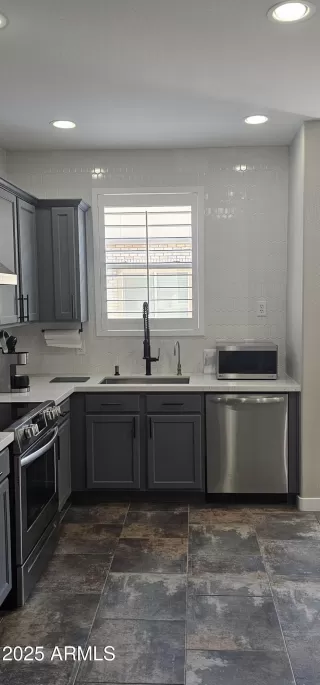 Photo #4: 6843987 Listing