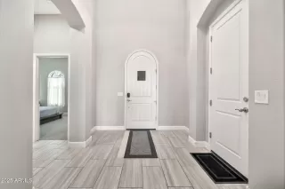 Photo #5: 6844114 Listing