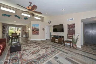 Photo #4: 6844307 Listing