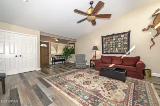 Photo #5: 6844307 Listing