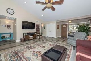 Photo #6: 6844307 Listing