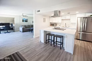 Photo #3: 6844449 Listing